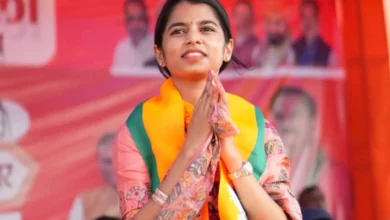 अलीनगर में मैथिली की गूंज: लोकगायिका से विधायक बनीं, 11,730 वोटों से बड़ी जीत 2 Photo of अलीनगर में मैथिली की गूंज: लोकगायिका से विधायक बनीं, 11,730 वोटों से बड़ी जीत