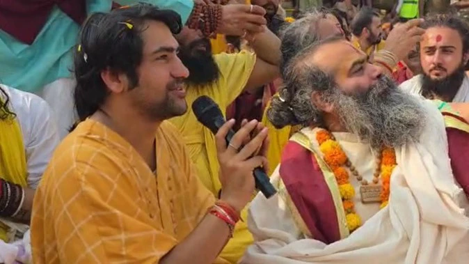 ब्रज पहुंचते ही बदला माहौल: चुटीले अंदाज़ में हरियाणा पुलिस को धन्यवाद, यूपी में सुरक्षा पर बाबा बागेश्वर का तंज वायरल 1 The atmosphere changed upon reaching Braj: Baba Bageshwar's witty thanks to the Haryana Police, and his sarcasm on security in UP goes viral.