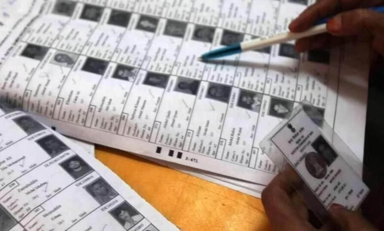 महासमुंद में मतदाता सूची अपडेट अभियान शुरू, घर-घर जाकर भरे जाएंगे फॉर्म 1 Voter list update campaign begins in Mahasamund, forms will be filled door to door