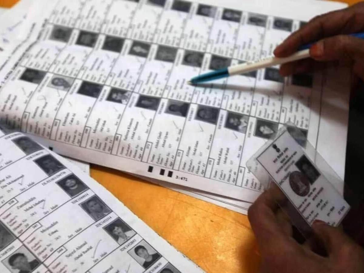 Voter list update campaign begins in Mahasamund, forms will be filled door to door