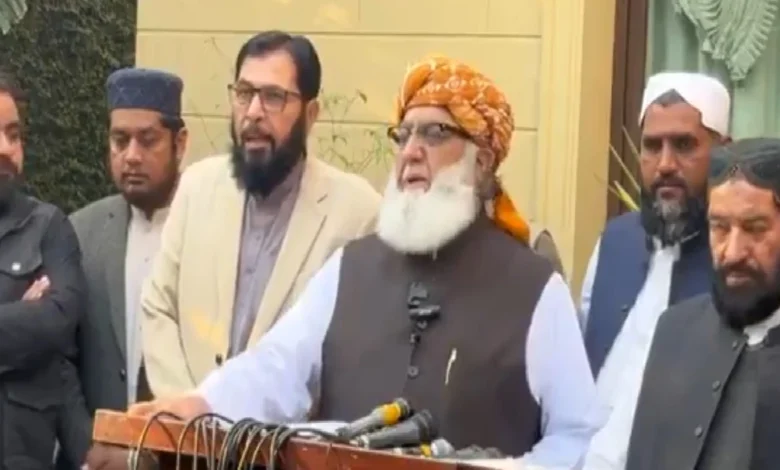 “एक हिंदू जनरल के सामने 90 हजार सैनिकों ने हथियार डाल दिए”—फजलुर रहमान के बयान ने पाकिस्तान में मचाया भूचाल 1 "90,000 soldiers surrendered before a Hindu general"—Fazlur Rehman's statement caused an uproar in Pakistan.