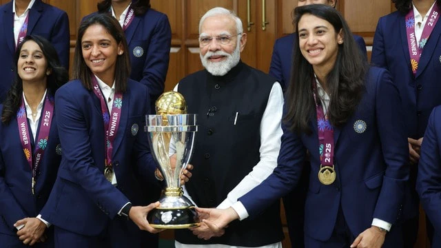 प्रधानमंत्री मोदी के घर गूंजी भारतीय महिला क्रिकेट टीम की जीत की गूंज 1 The victory of the Indian women's cricket team resonated at Prime Minister Modi's home.