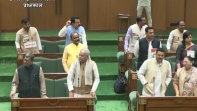 Photo of छत्तीसगढ़ विधानसभा में हंगामा: मनरेगा का नाम बदलने पर भिड़े सत्ता और विपक्ष, गूंजे “गांधी परिवार के गुलामों हाय-हाय” के नारे