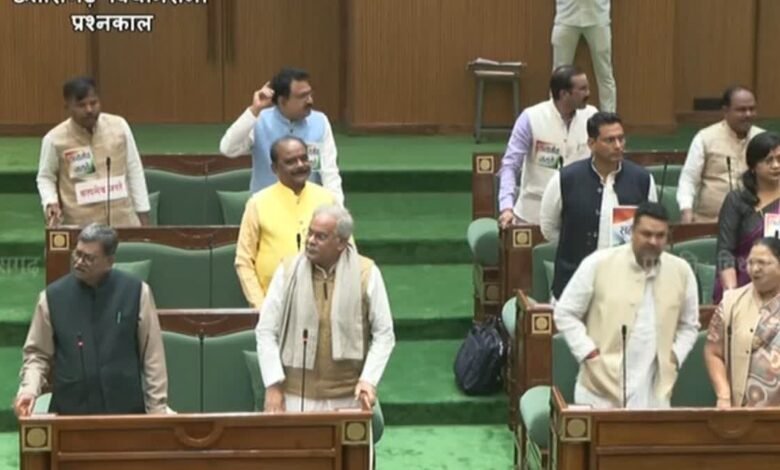 Uproar in Chhattisgarh Assembly: Government and opposition clash over renaming of MNREGA, slogans of "Down with the slaves of the Gandhi family" echoed.