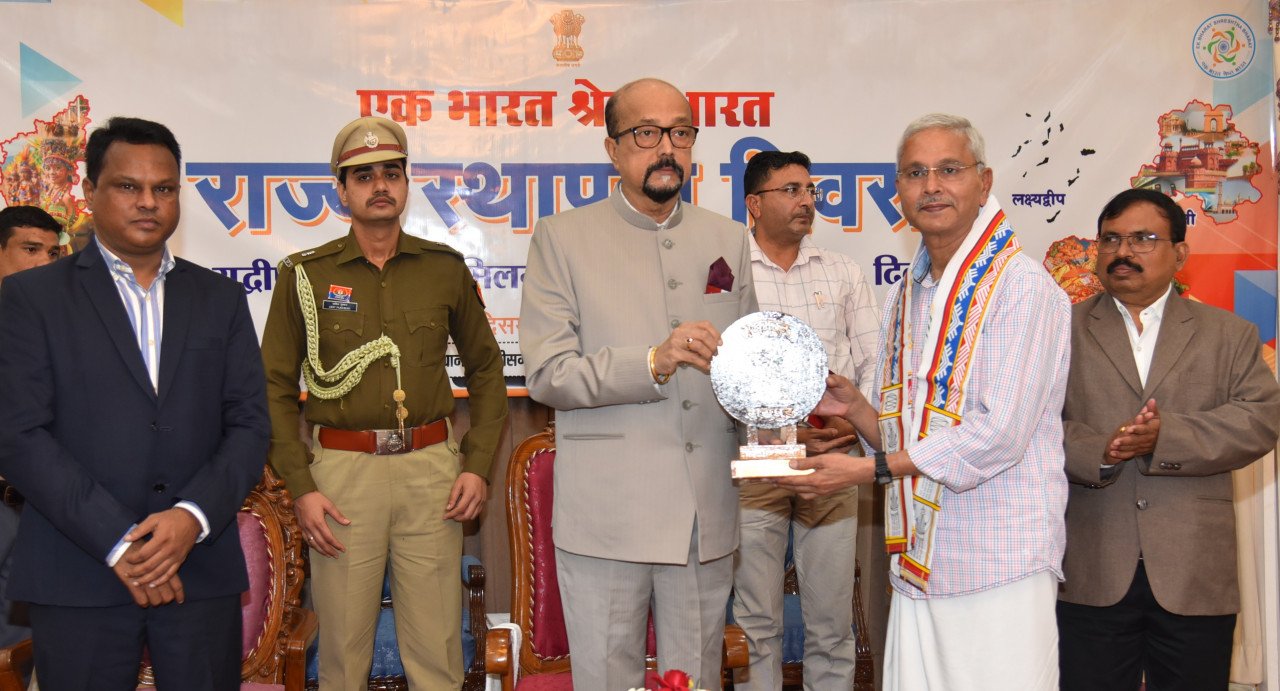 India's cultural diversity resonated at Raj Bhavan; foundation days of six states were celebrated with enthusiasm