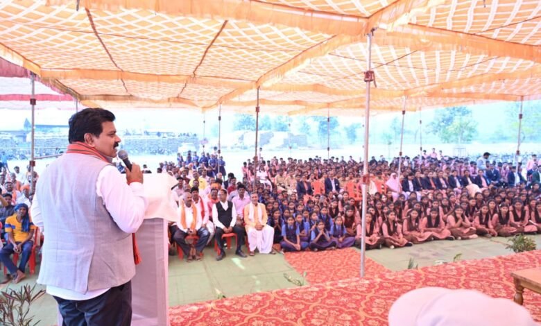 Digital education takes flight in the forest region: Smart classes begin in 8 schools in Bodla block