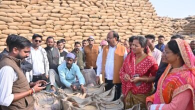 Photo of धान खरीदी केंद्र का निरीक्षण: किसानों से लिया फीडबैक, पारदर्शी खरीदी पर जोर