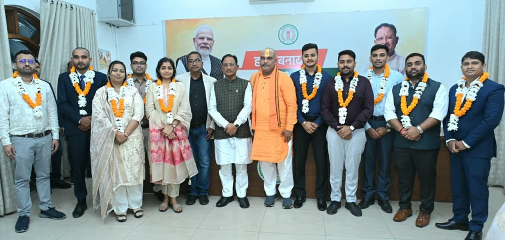 PSC toppers meet—pledge to take on new responsibilities in state service