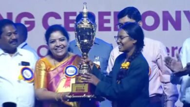 Photo of मिट्टी कला में निहारिका नाग की दोहरी जीत, राज्य से राष्ट्रीय स्तर तक चमका शंकरगढ़ का नाम