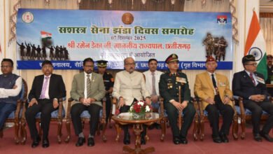 सशस्त्र सेना झंडा दिवस पर शहीद परिवारों का सम्मान, झंडा निधि के लिए 2 लाख की सहायता 6 Photo of सशस्त्र सेना झंडा दिवस पर शहीद परिवारों का सम्मान, झंडा निधि के लिए 2 लाख की सहायता