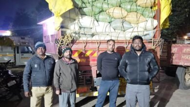 Photo of सीमा पर बड़ी कार्रवाई: अवैध धान से भरा ट्रक पकड़ा, प्रशासन ने सख्त रुख दिखाया