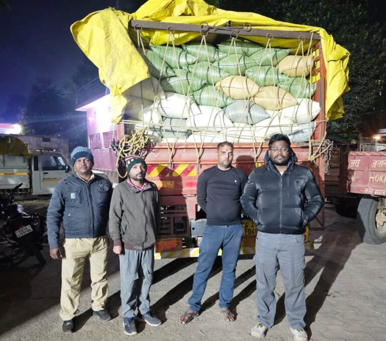 Major action at the border: Truck full of illegal paddy caught, administration takes strict stance