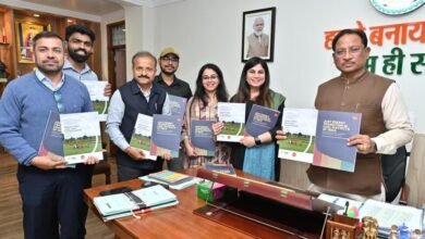 Photo of बैठक में प्रमुख सचिव सुबोध कुमार सिंह और ऊर्जा सचिव रोहित यादव भी मौजूद रहे।