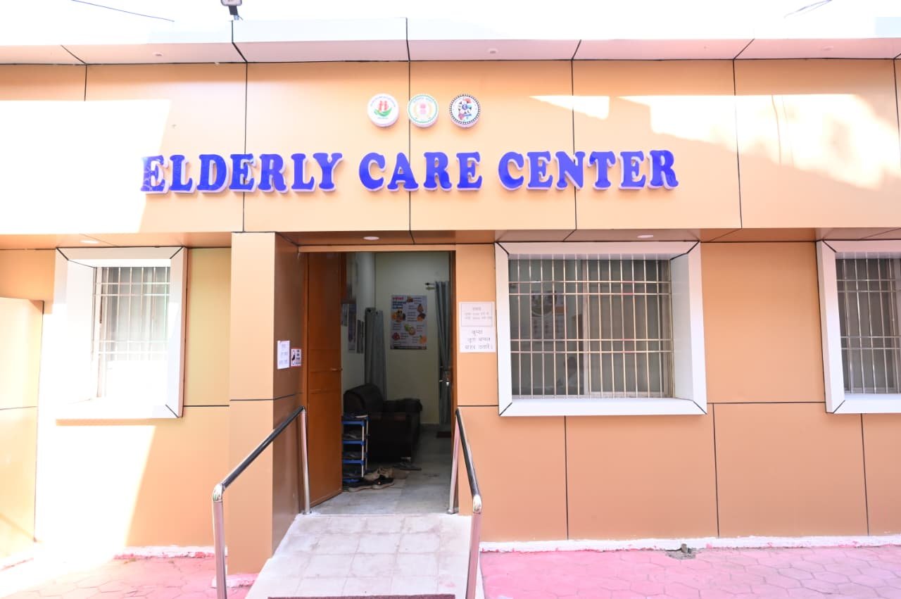Support for the advancing age: Baikunthpur's elderly health center has become a new strength for hundreds of elderly people.