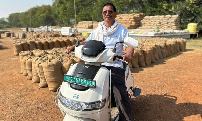 Paddy earnings change the pace: Bodra farmer creates a new story of self-reliance with an e-scooter