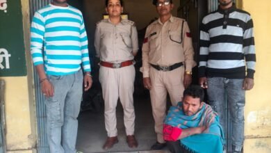 Photo of मुंगेली में अवैध महुआ शराब पर कार्रवाई, 7 लीटर जब्त, एक आरोपी गिरफ्तार