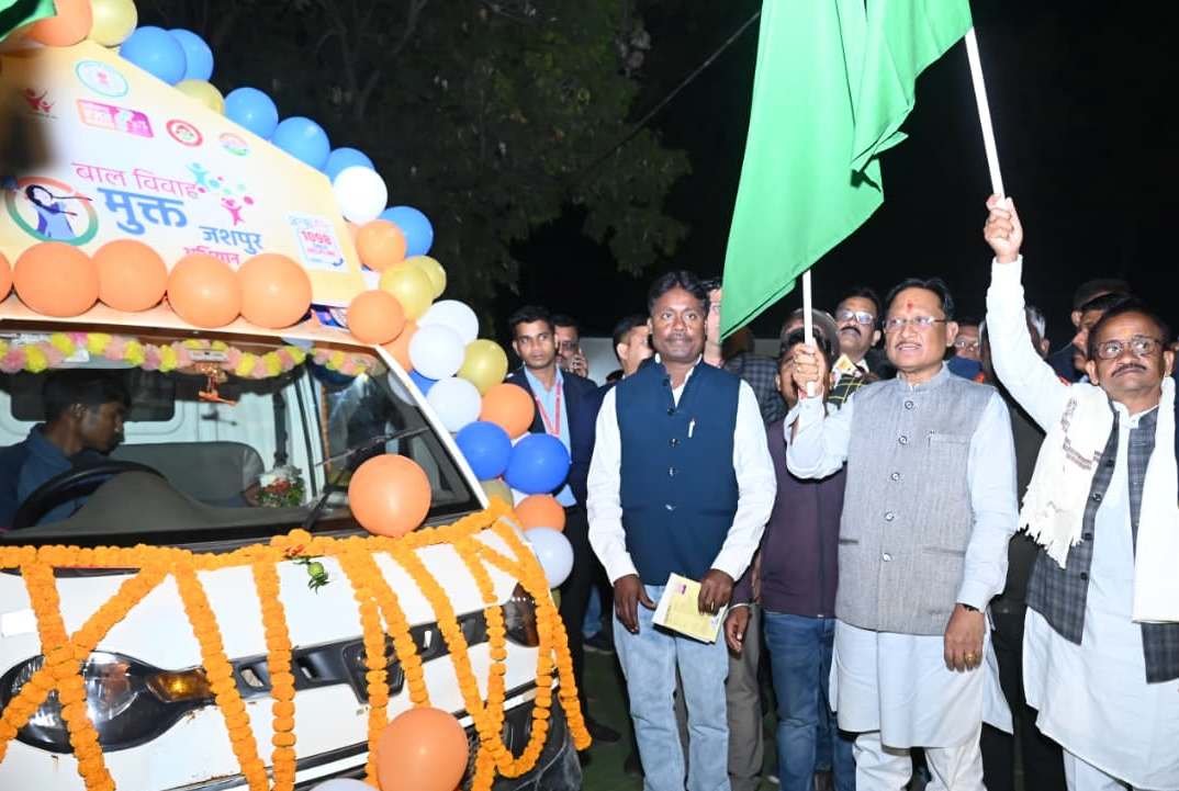 Awareness chariot against child marriage started from Farsabahar, message of action through 1098