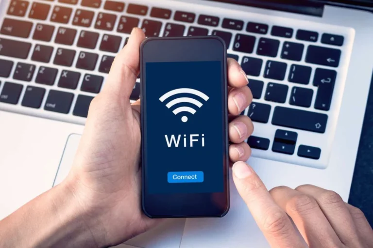 Cyber ​​threats increase as soon as you leave the house! Learn why you should turn off your smartphone's Wi-Fi immediately.