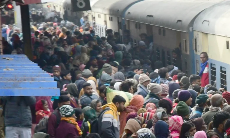 Fog and derailment wreak havoc: Delhi-Howrah route halted due to goods train accident in Jamui, 14 trains cancelled, 53 diverted