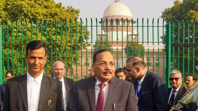 मतदाता सूची पुनरीक्षण पर सुप्रीम कोर्ट सख्त: शहरीकरण का तर्क अस्थिर, आयोग की प्रक्रिया पर उठे सवाल 1 Supreme Court takes a tough stand on voter list revision: Urbanization argument untenable, commission's process questioned