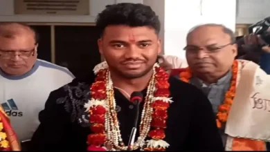 Photo of 26 लाख का कर्ज, मां ने बेचे गहने, अब IPL में 14.20 करोड़ के कार्तिक शर्मा