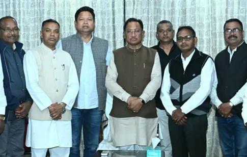 हल्बा-हल्बी समाज ने मुख्यमंत्री साय को दो बड़े आयोजनों के लिए दिया आमंत्रण 1 Halba-Halbi community invites Chief Minister Sai for two major events