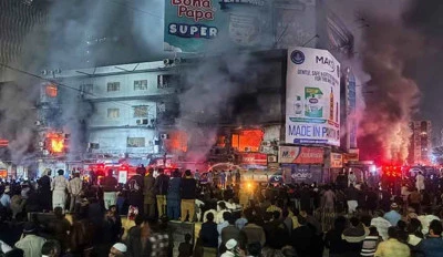 Massive fire at Karachi's Gul Plaza, 8 dead, 58 missing; Chief Minister lashes out at politics, promising compensation