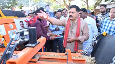 Photo of कबीरधाम में आधुनिक स्क्वायर बेलर मशीनों की शुरुआत, पराली प्रबंधन से मिलेगा किसानों और पर्यावरण को लाभ