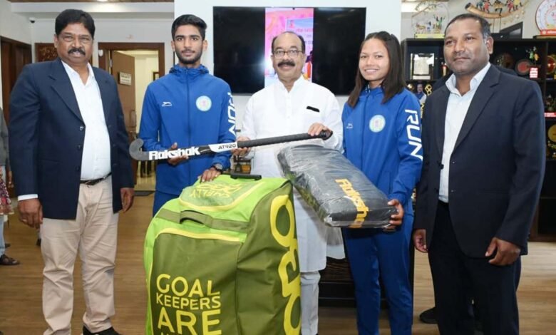 Hockey players selected for SAI assessment receive encouragement, Arun Saw distributes kits