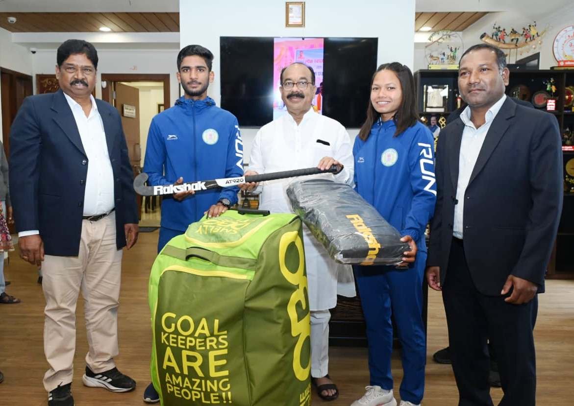 Hockey players selected for SAI assessment receive encouragement, Arun Saw distributes kits