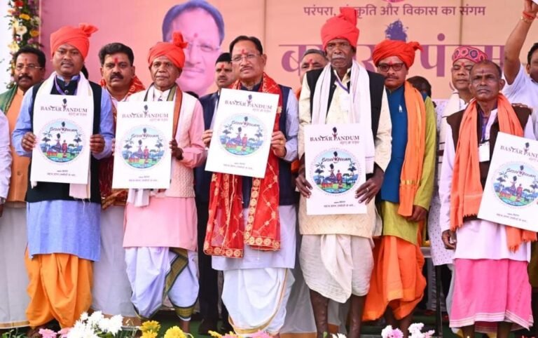 Bastar Pandum begins with a colourful celebration of tribal dances, songs and crafts