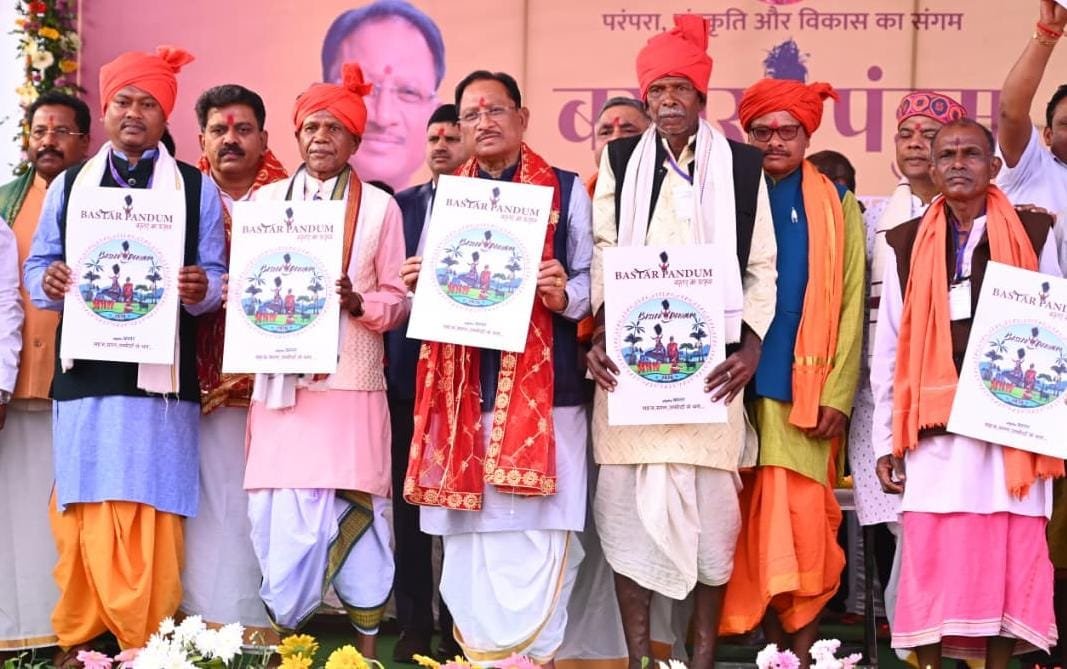 Bastar Pandum begins with a colourful celebration of tribal dances, songs and crafts