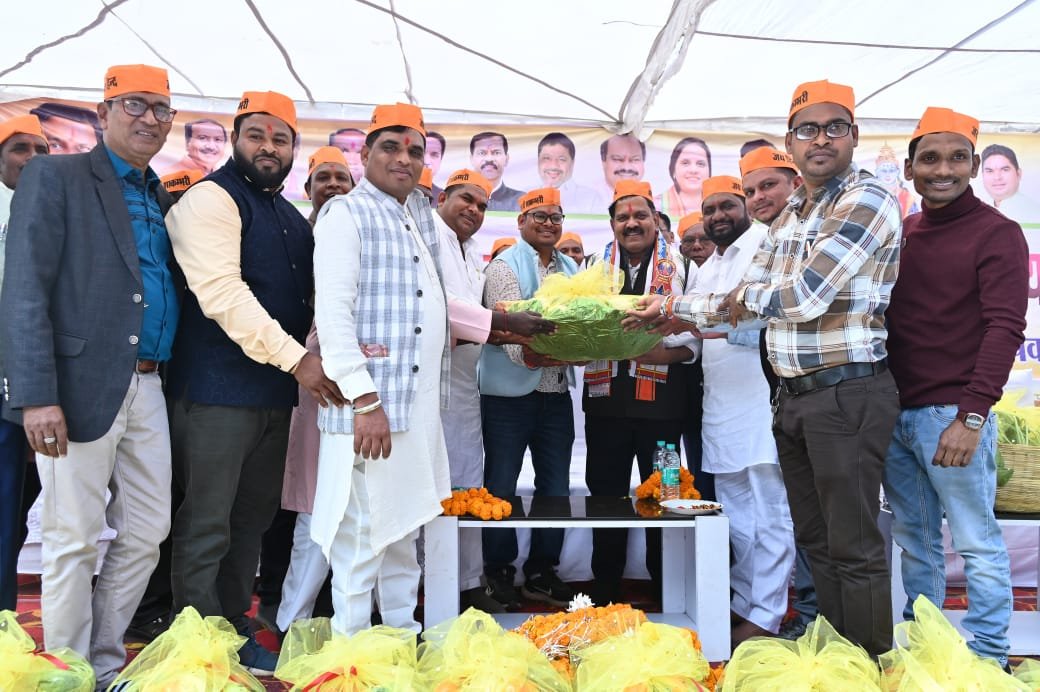 A grand celebration was organised at Ghadi Chowk on the occasion of Mata Shakambhari Jayanti, where Deputy Chief Minister Vijay Sharma performed puja.