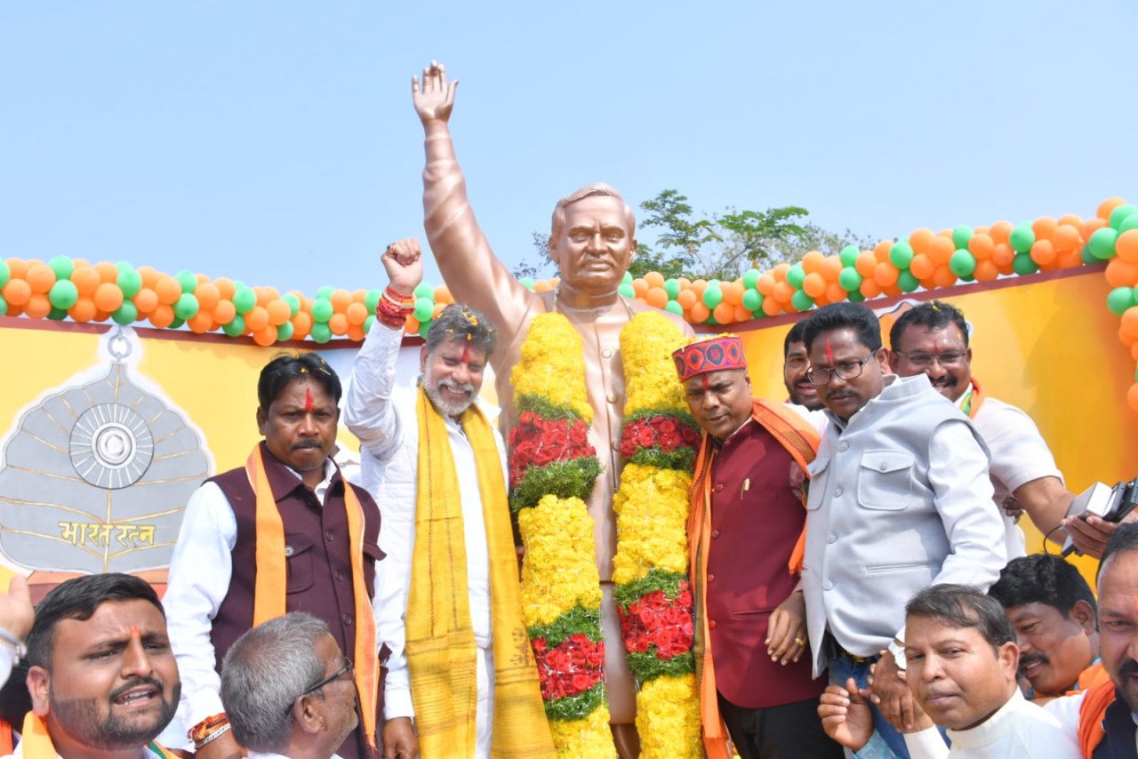 Development accelerates in Sukma: Groundbreaking ceremony for 43 works worth Rs 4.50 crore, Konta receives new gifts