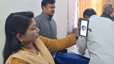 Photo of आधार अटेंडेंस से बदली दफ्तरों की तस्वीर, समय पर पहुंचने लगे अधिकारी-कर्मचारी