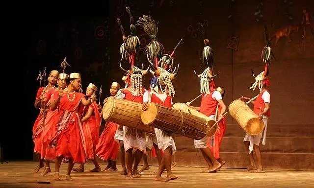 Bastar's colourful world will be decorated from January 10, the grand festival of tribal culture 'Bastar Pandum' begins.