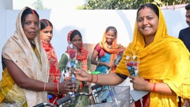 Photo of गांव–बस्ती चलो अभियान: लक्ष्मी राजवाड़े ने महावीरपुर और संजय नगर में सुनी जनता की आवाज, विकास कार्यों को मिली रफ्तार