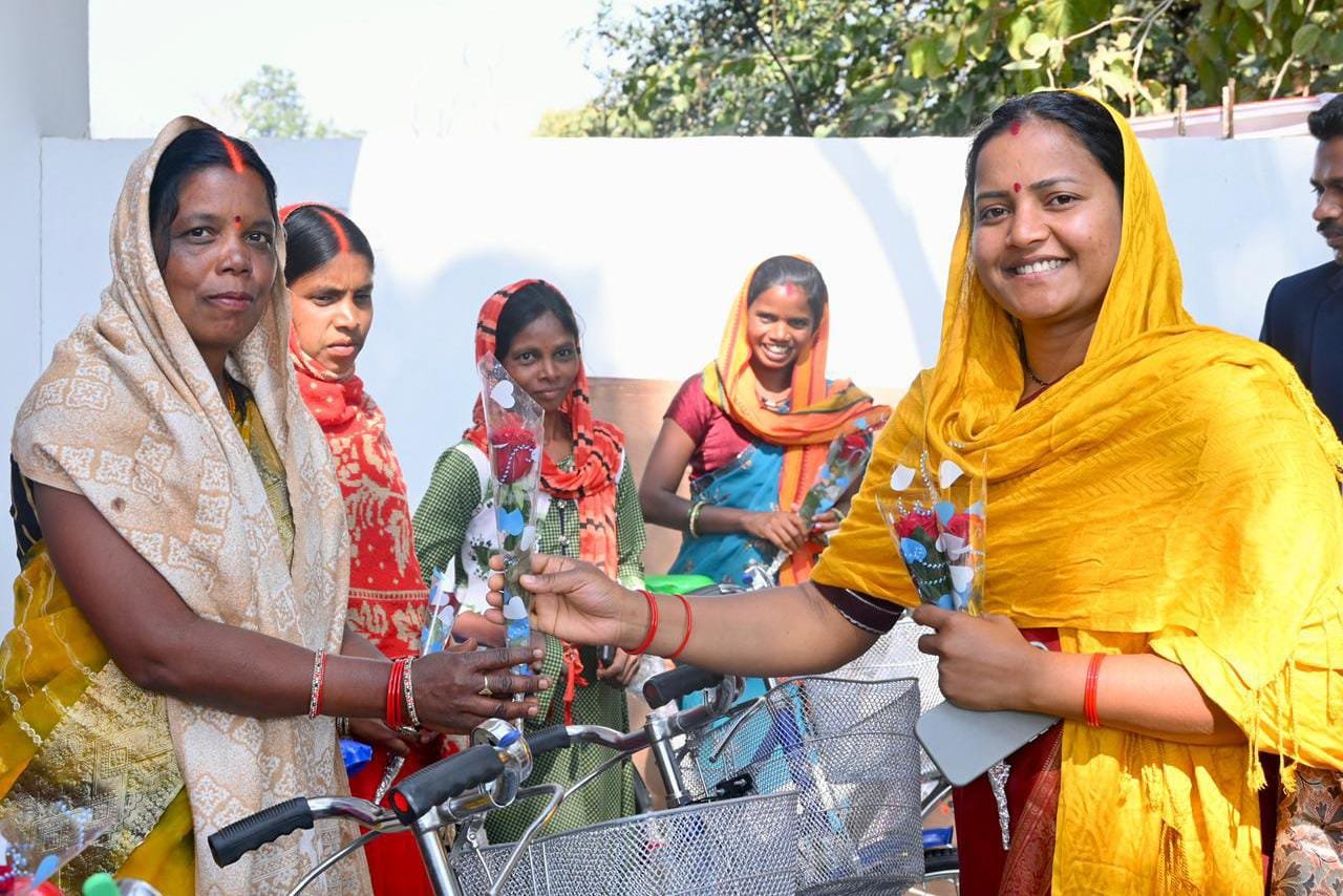 Village-Settlement Chalo Campaign: Laxmi Rajwade listened to the voice of the people in Mahavirpur and Sanjay Nagar, development works gained momentum