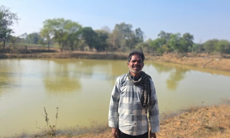 मनरेगा की डबरी से बदली खेती की तस्वीर, जल संरक्षण बना किसानों की आय का मजबूत आधार 1 MNREGA's ponds have transformed agriculture, and water conservation has become a strong source of income for farmers.