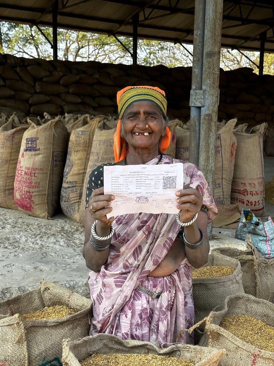 Procurement of paddy at the support price has become a source of support for farmers, success reflected in the smile of Amdi's Bitavan Bai.