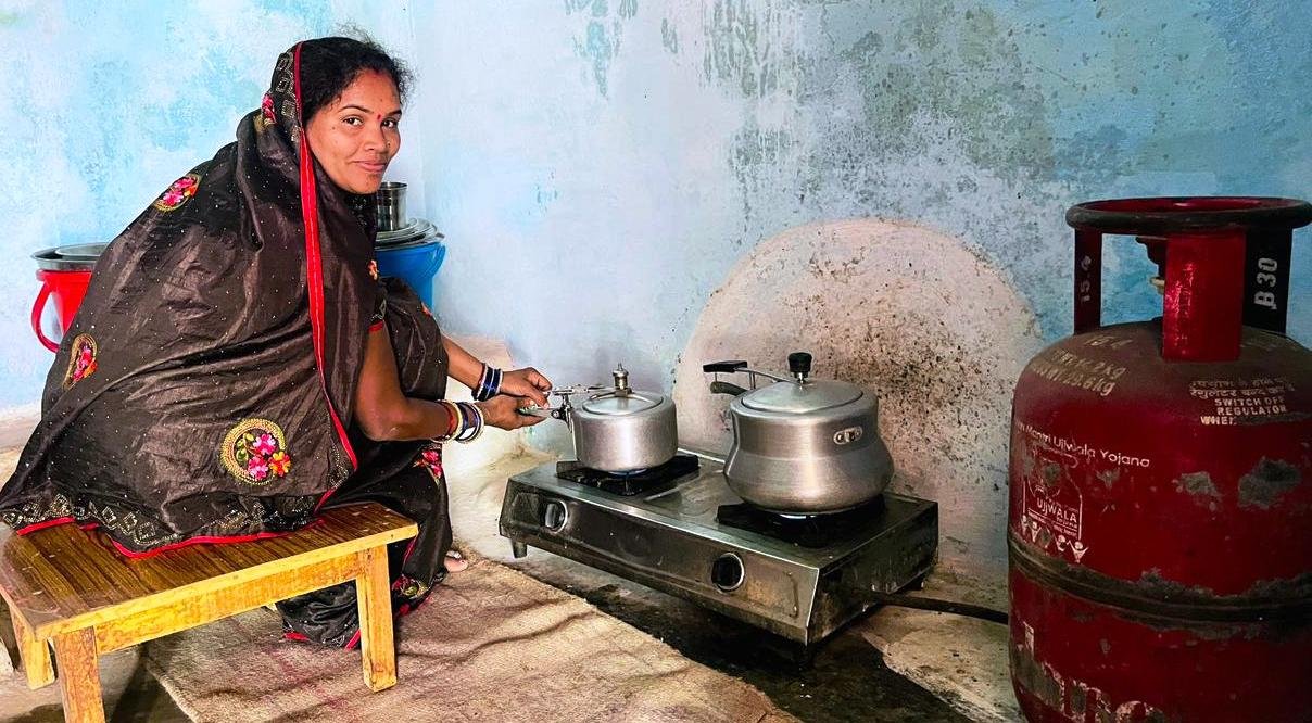 Ujjwala Yojana transforms Dhanaiya Patel's kitchen, brings relief from smoke