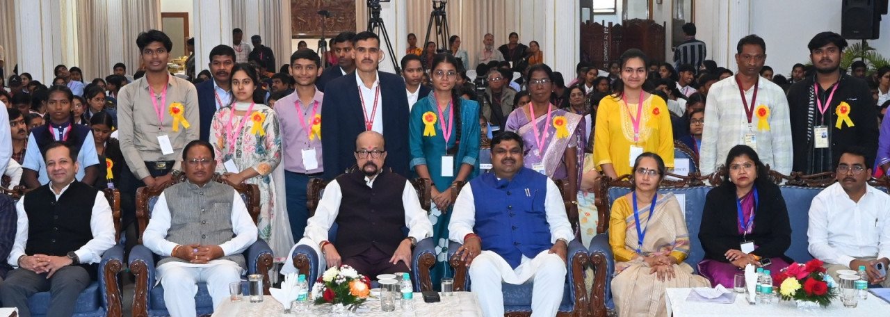 Honouring meritorious talents: Governor and Chief Minister gave success mantras to students