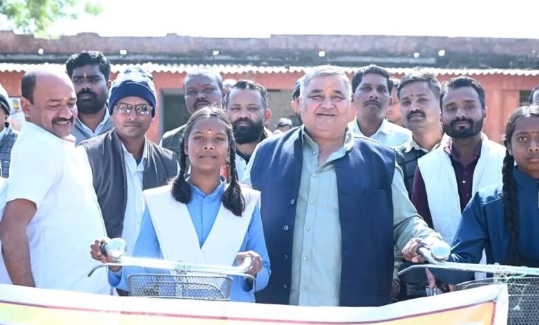 The daughters of Surguja have found new momentum, the Saraswati Cycle Scheme has made the path to education easier.