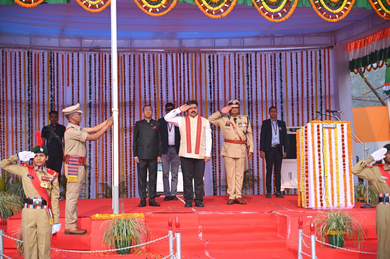 The tricolor was hoisted with pride in Surguja; enthusiasm and discipline were seen in the Republic Day celebrations.