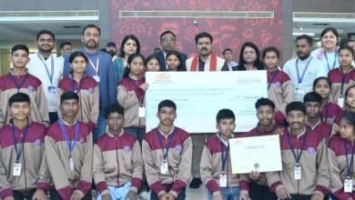 Photo of राष्ट्रीय मंच पर छत्तीसगढ़ का परचम, गरियाबंद के एकलव्य विद्यालय ने जीता मॉडल यूथ ग्राम सभा में पहला पुरस्कार
