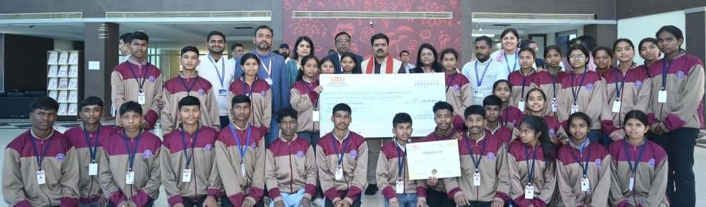 Chhattisgarh's flag flies on the national stage, Eklavya Vidyalaya of Gariaband wins first prize in Model Youth Gram Sabha