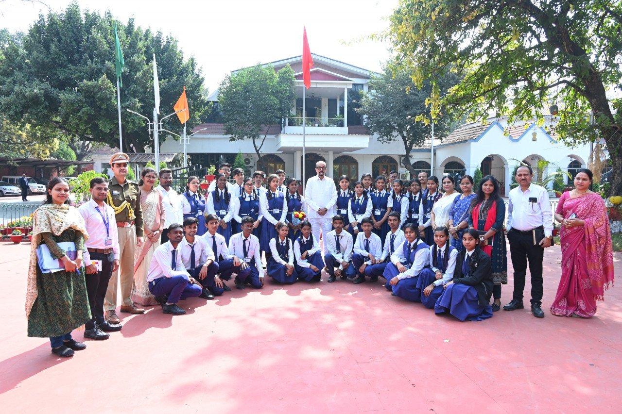 Students join Lok Bhavan tour, Governor gives message on education and environment