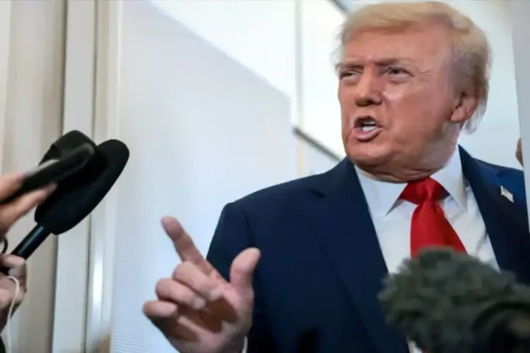 A massive US fleet heads towards the Gulf, Trump issues a stern warning to Iran: a nuclear attack will lead to a severe response.