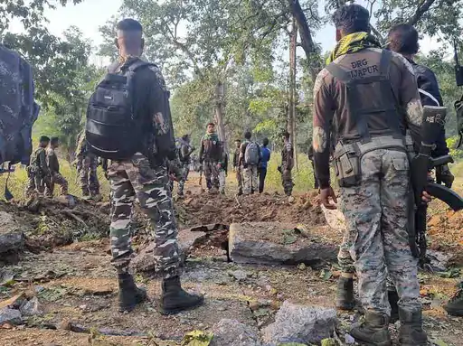 लंकापल्ली के जंगल में IED धमाका, घायल पैर के सहारे 7 किमी चलकर बची ग्रामीण की जान 1 IED blast in Lankapalli forest; villager survives after walking 7 km with injured leg