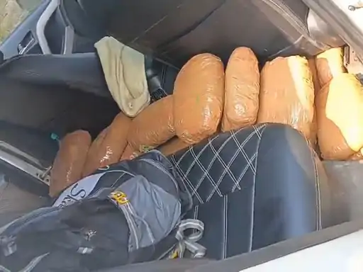 क्रेटा कार बनी नशे की तस्करी का अड्डा, जशपुर में 55 लाख का गांजा जब्त 1 A Creta car became a drug smuggling hub, marijuana worth Rs 55 lakh seized in Jashpur.